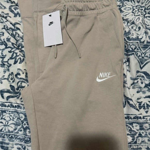 XS Nike Joggers - Picture 4 of 5